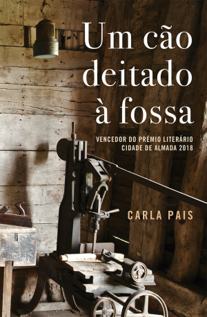 Um Cão Deitado à Fossa
